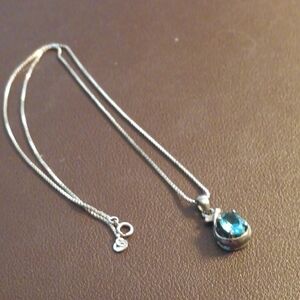 Elegant Silver and Blue Pendant Necklace